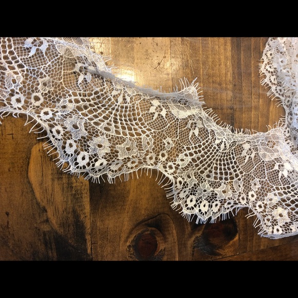 Wedding gown and accessories - Picture 5 of 8